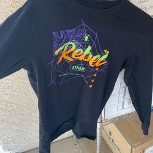 dutch bros unisex M shirt